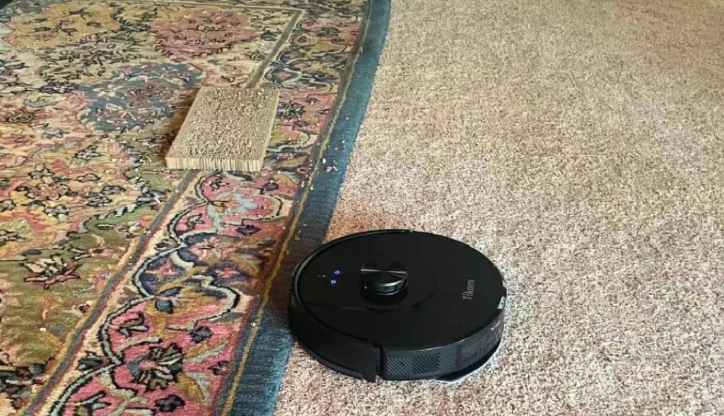 Tikom L8000 Plus affordable robot vacuum cleaner