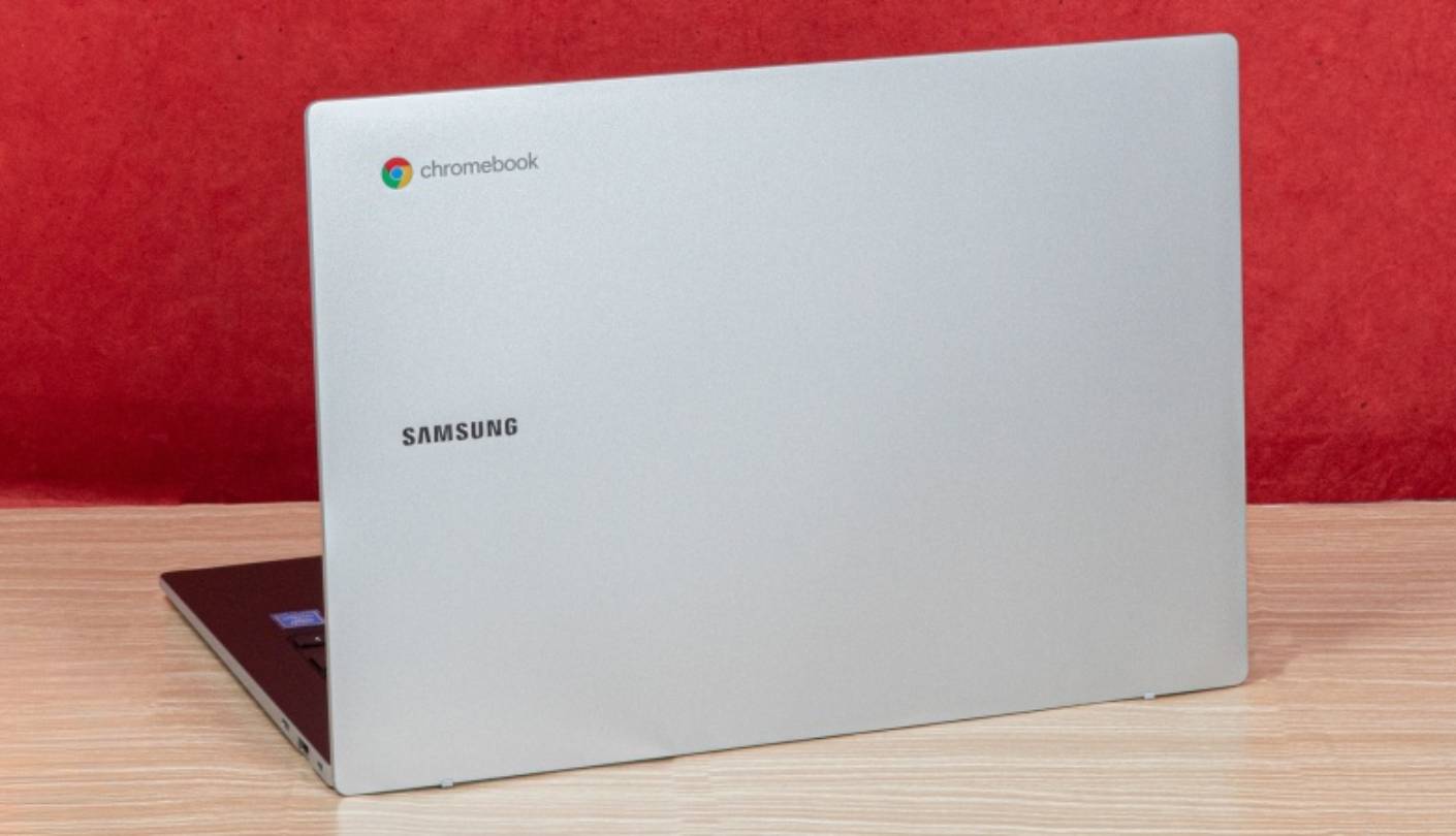 Samsung Galaxy Chromebook Go lightweight Chromebook for beginners