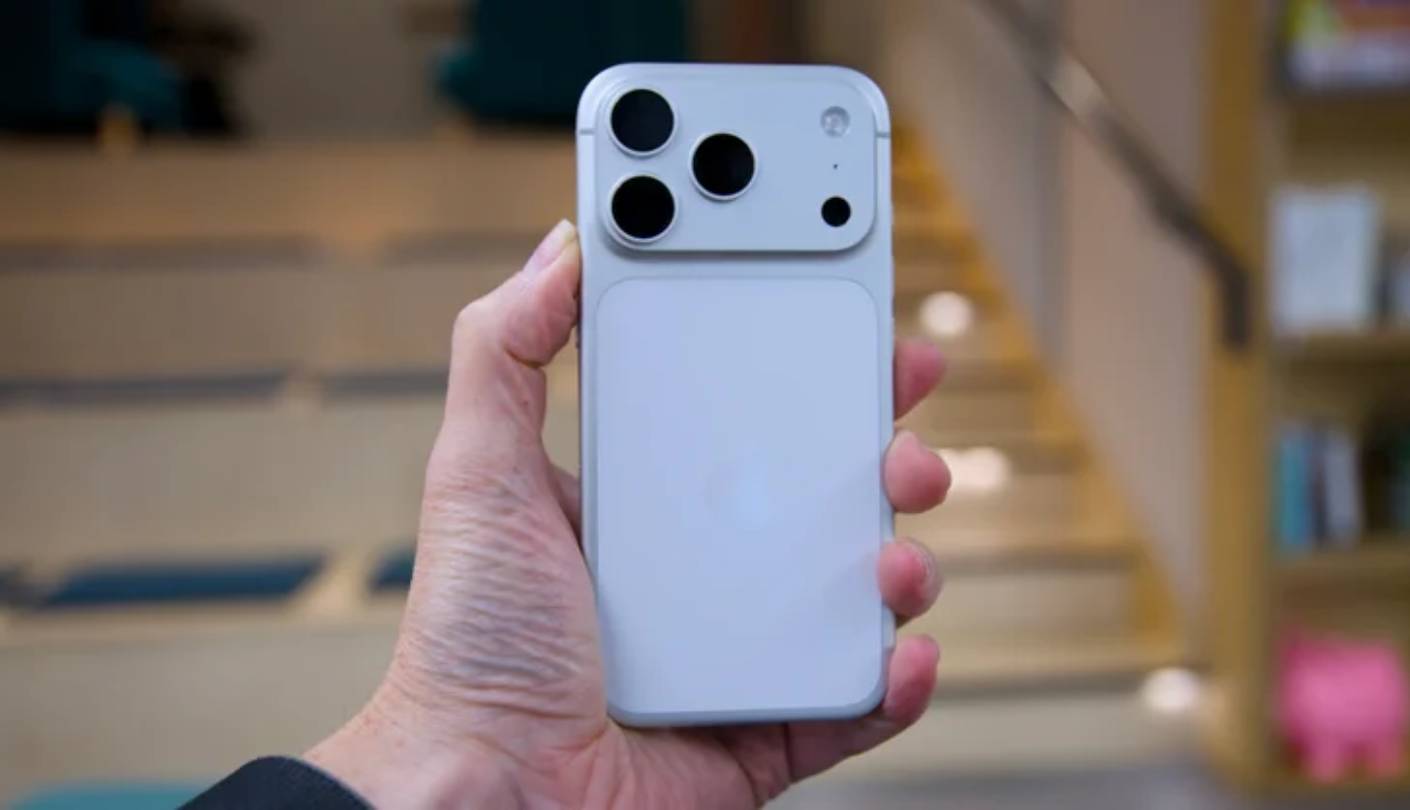 iPhone 17 Pro small screen flagship phone