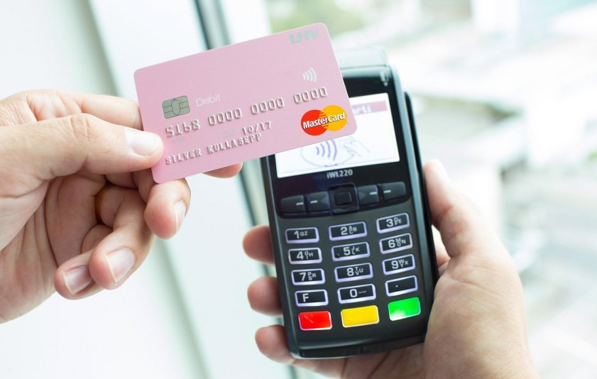 Connection with the 21st century: the English church accepts donations through Apple Pay and Google Pay