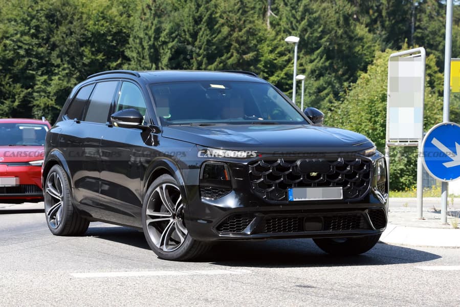 Audi SQ7 2027 rear view