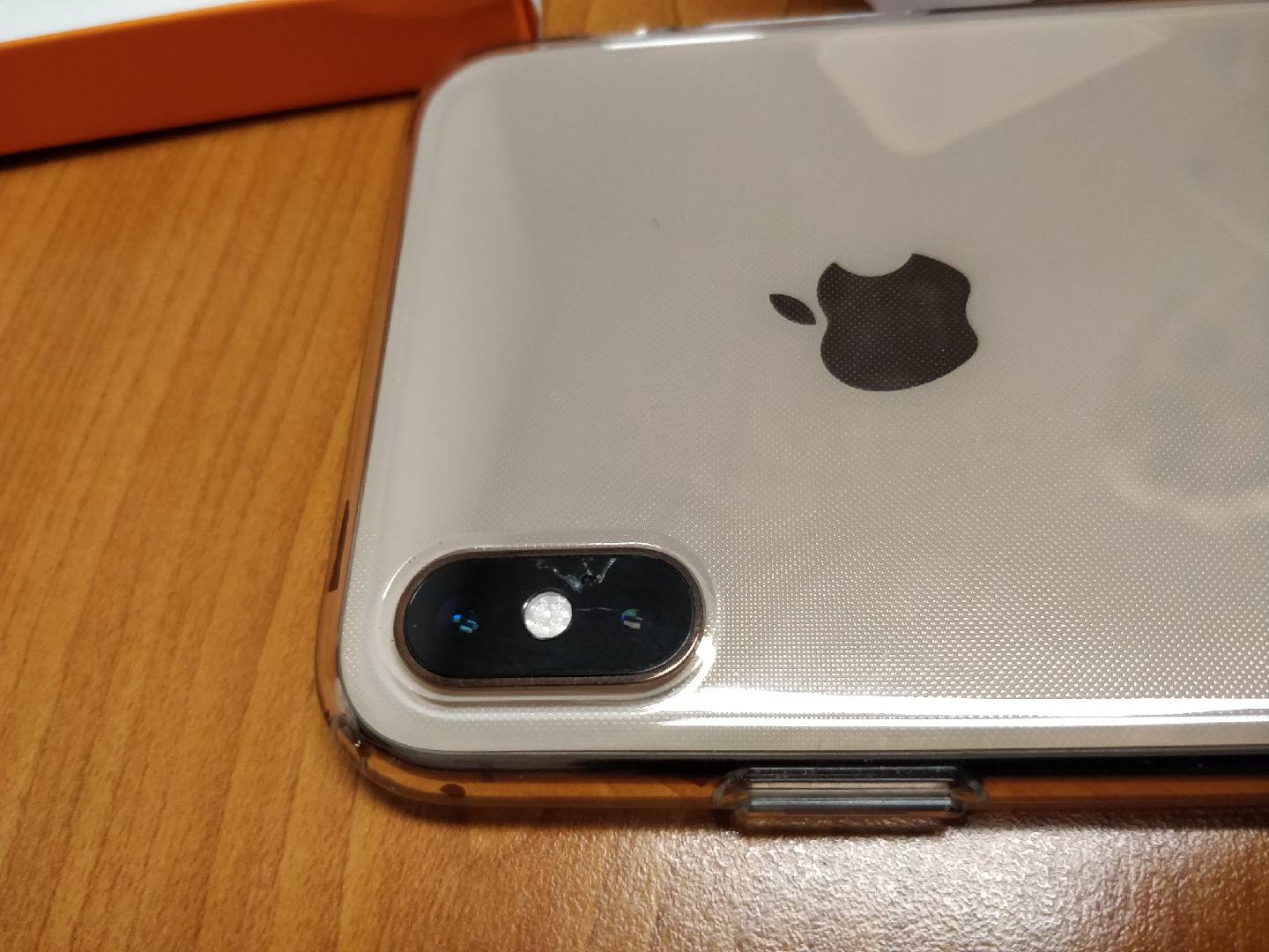Історія iPhone X повторюється: у iPhone XS та XS Max також тріскаються камери