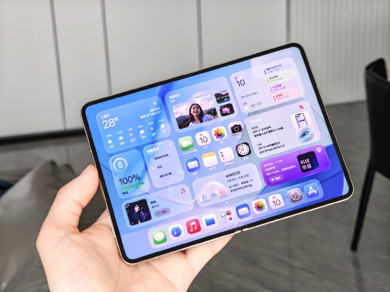 iPhone Ultra у складеному стані