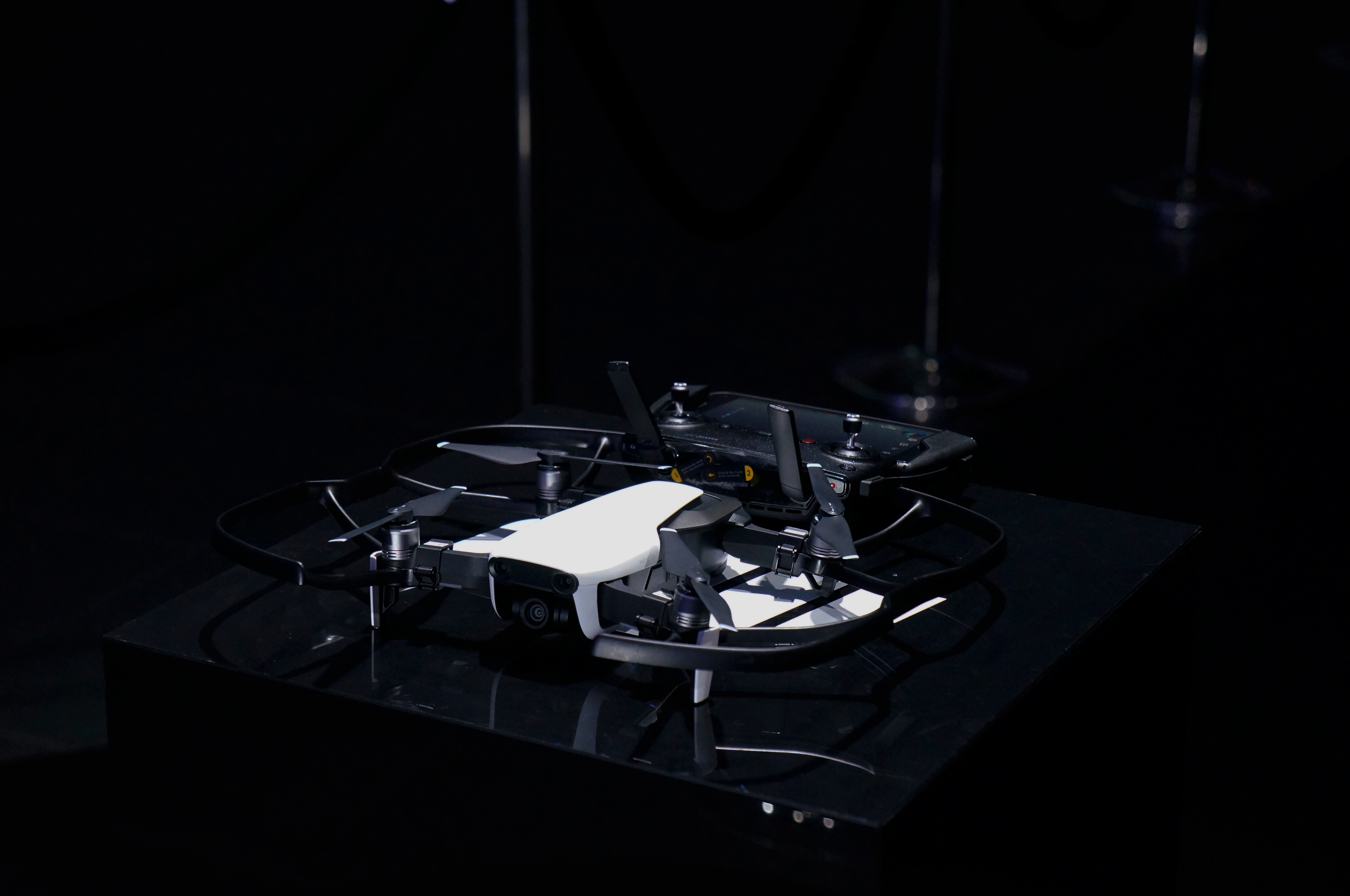 DJI Mavic Air, pocket dron with 4K camera is presented in Ukraine