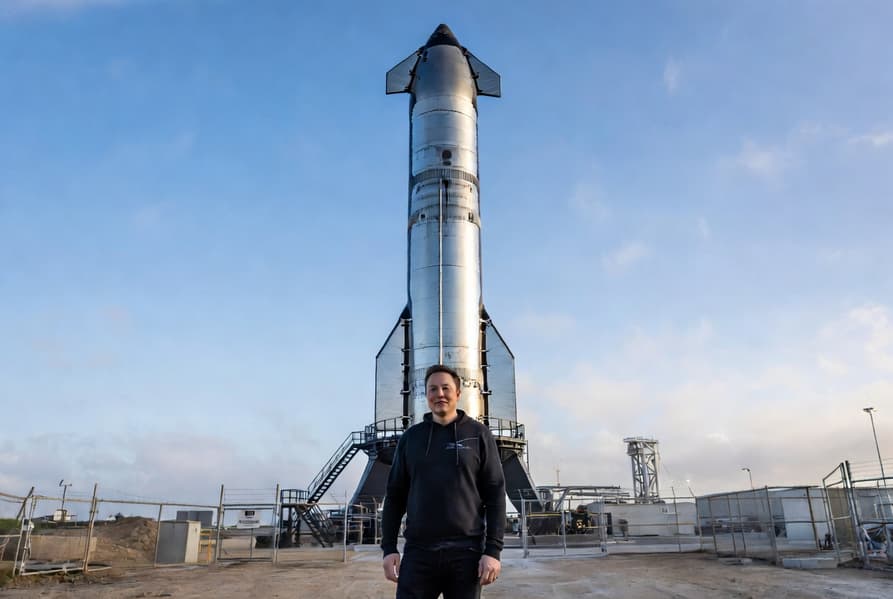 Ракета SpaceX Starship на стартовой площадке