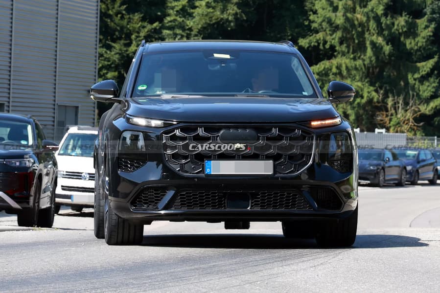 Audi SQ7 2027 spy photo front