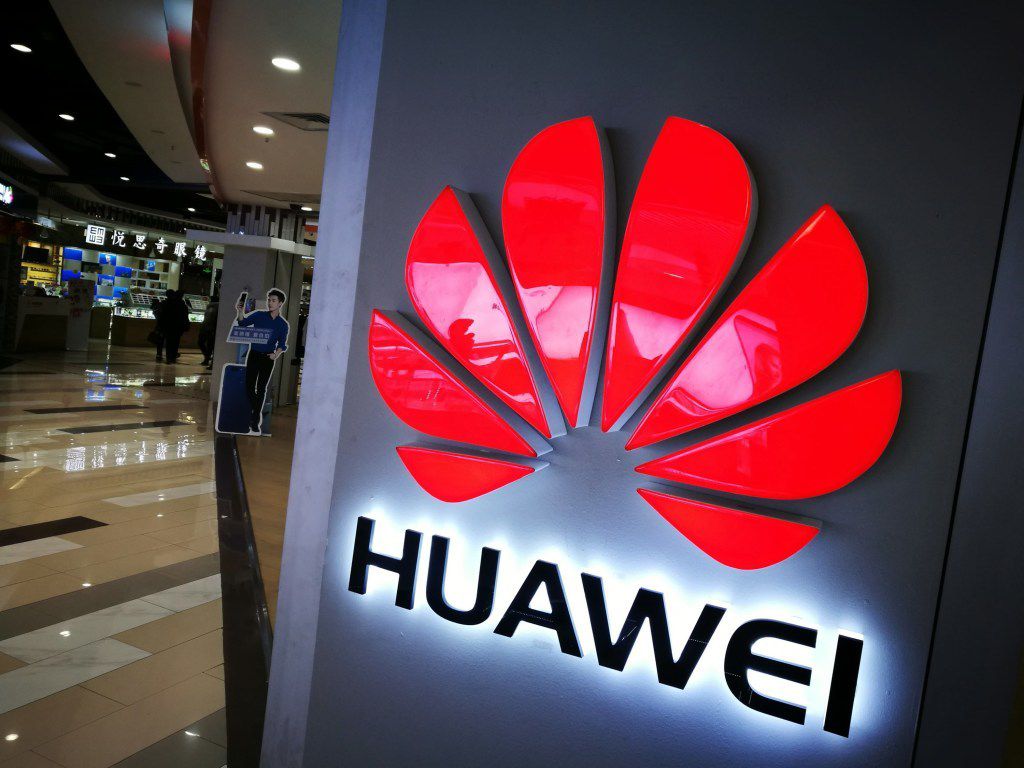Huawei зможе повернути сервіси Google на свої смартфони, але Трамп ще думає