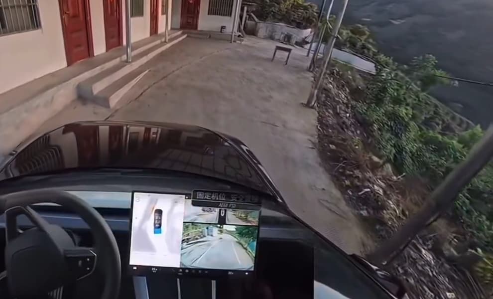 Tesla FSD на горной дороге
