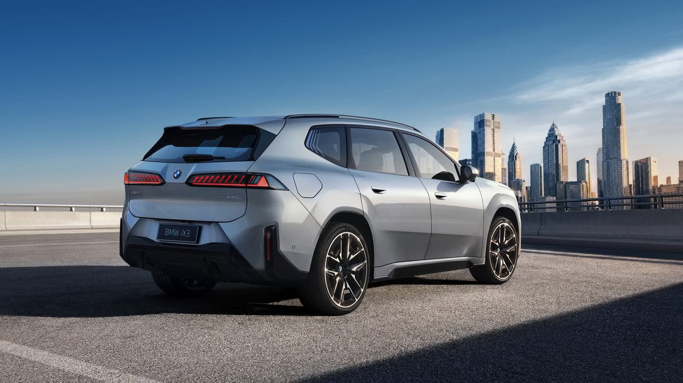 BMW iX3 задняя часть