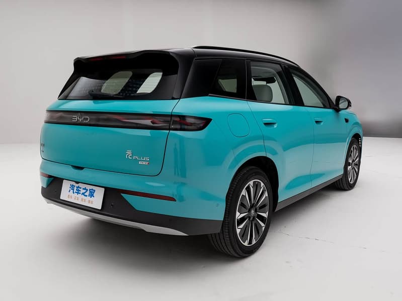 Вид збоку BYD Yuan Plus