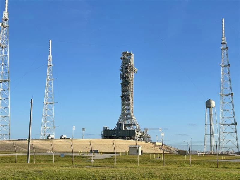 Мобильная стартовая платформа NASA на транспортере