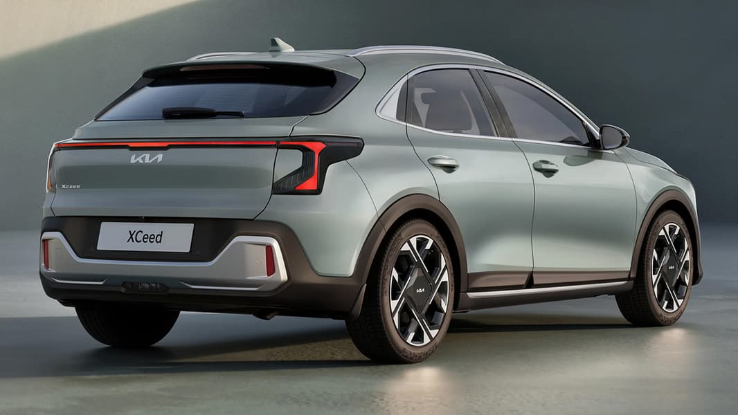 The redesigned rear bumper adds a skid-plate-style protective strip. Illustration: Kia