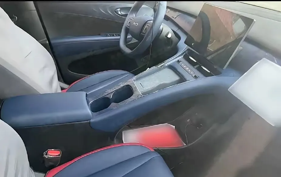 Інтер’єр оновленого BYD Seagull