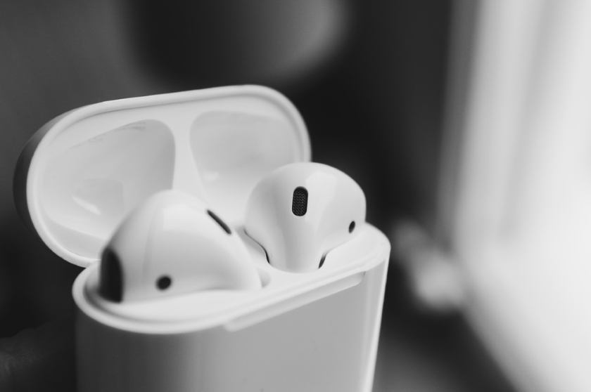 Инсайдер: Apple точно представит беспроводные наушники AirPods 2 в этом году