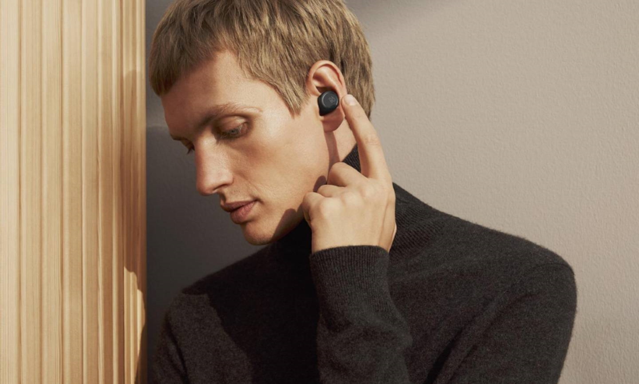 B&O презентувала третє покоління навушників Beoplay E8: автономність до 35 годин, порт USB-C, захист IP54 та Bluetooth 5.1
