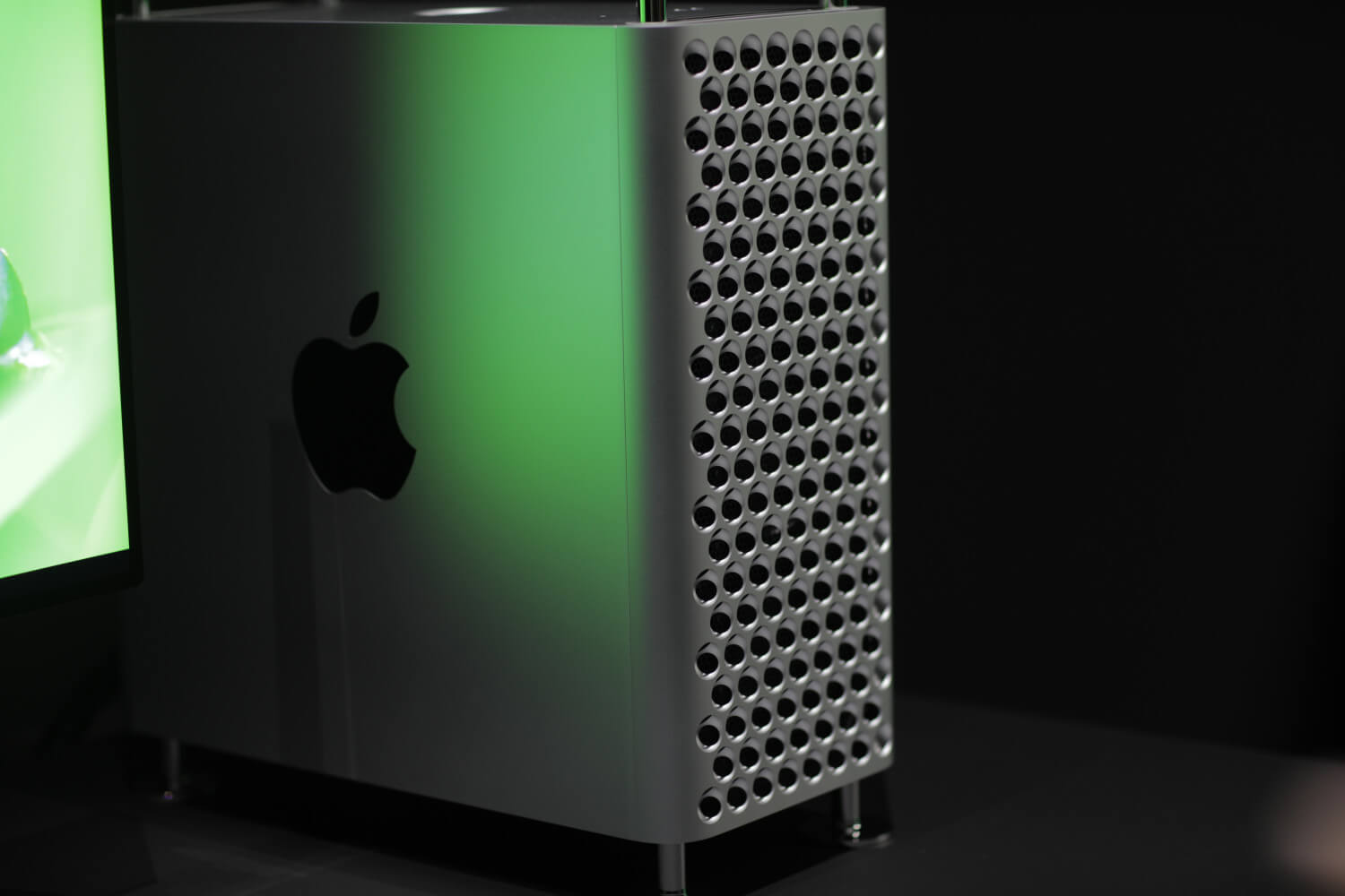 IKEA також вирішила потроллити Apple Mac Pro