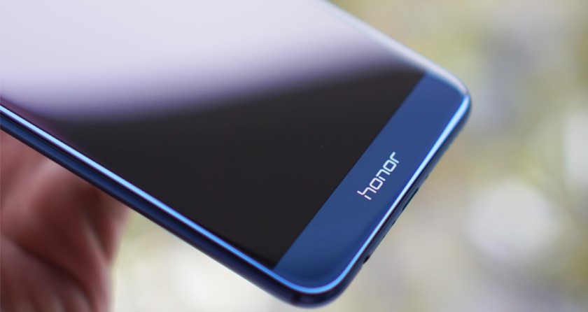 Фаблет Honor Note 10 с большим дисплеем засветился на «живых» фотографиях