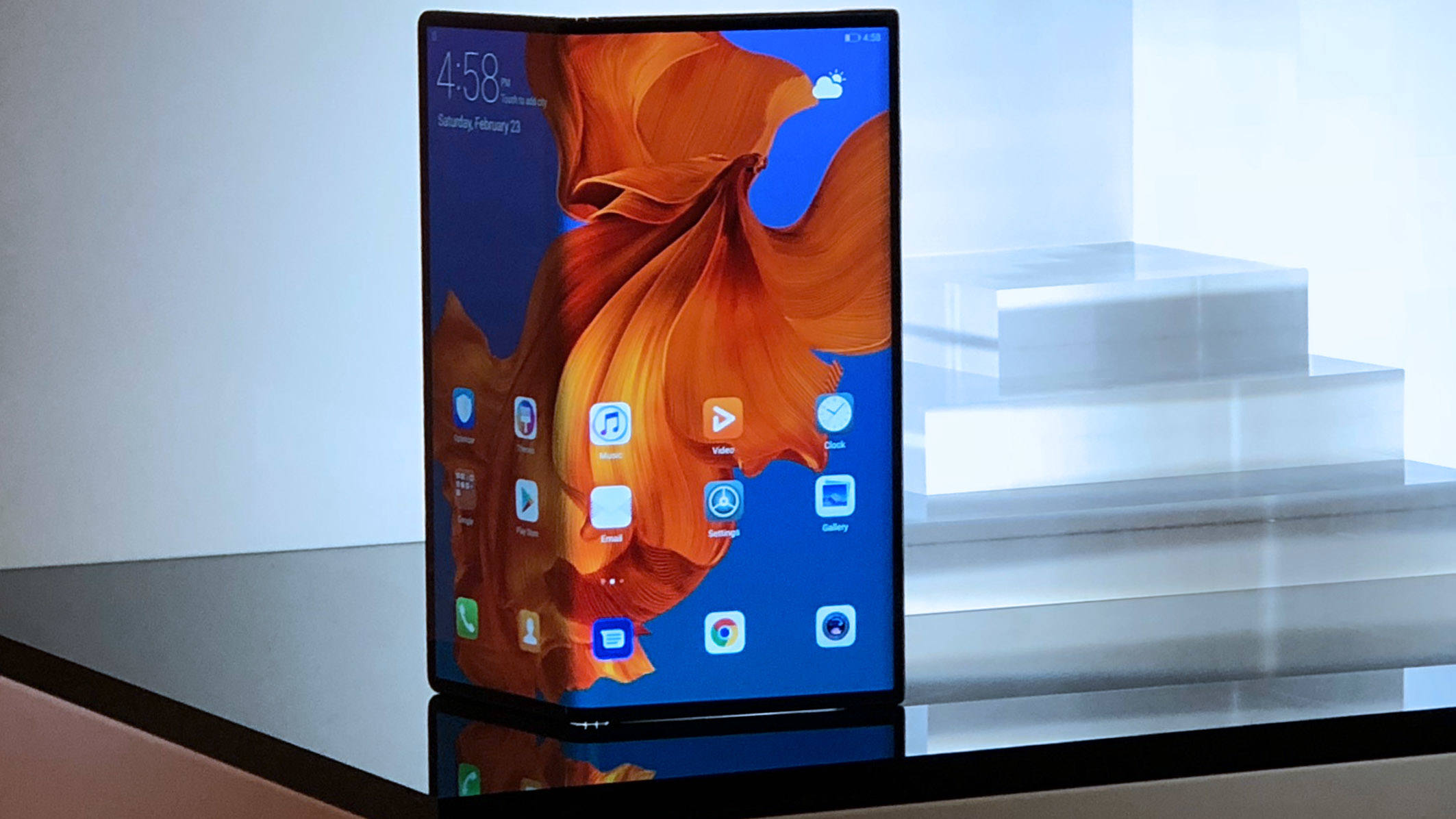 Huawei знову переносить вихід складаного смартфона Mate X