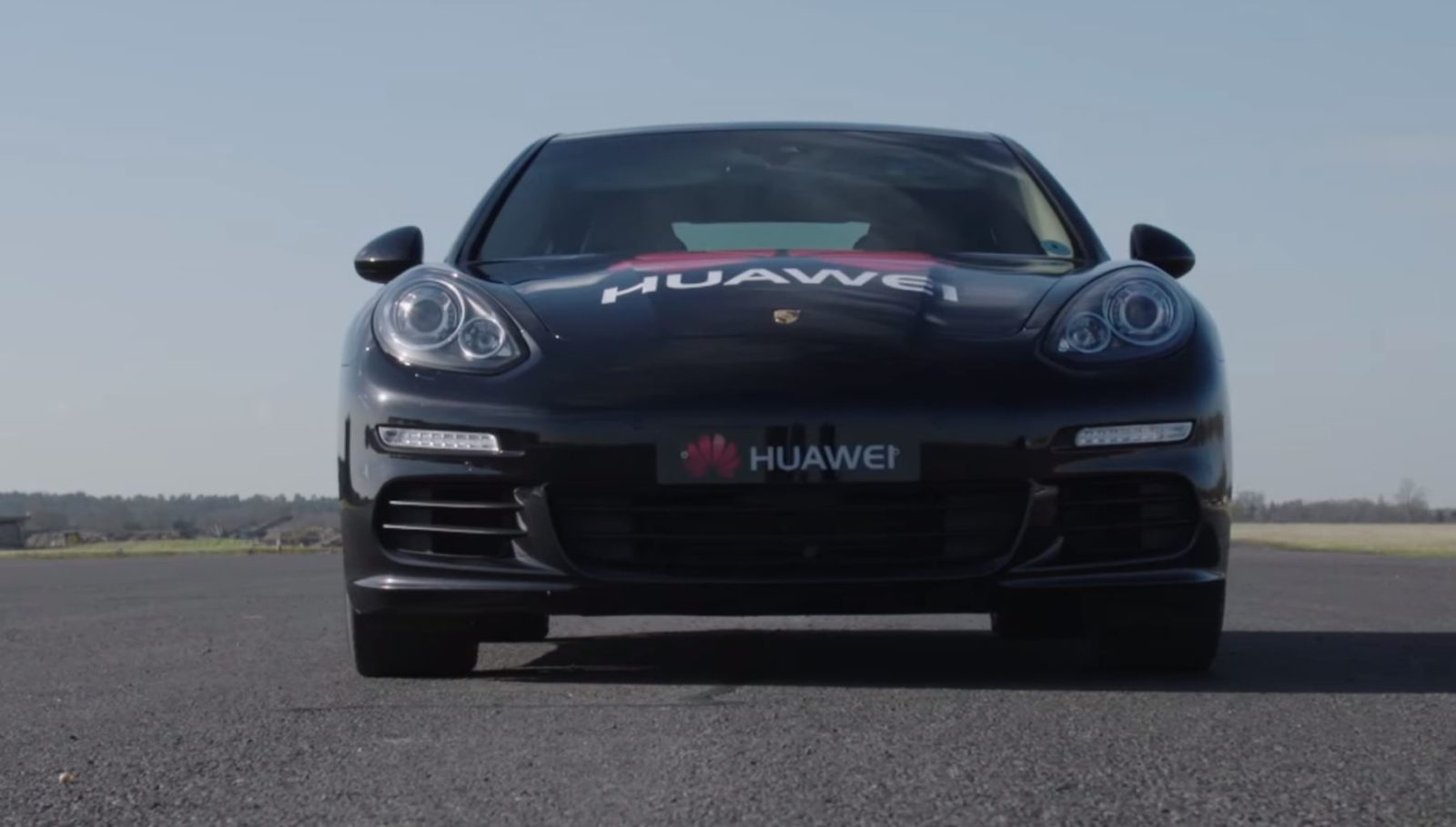 AI Huawei Mate 10 Pro is able to drive a car