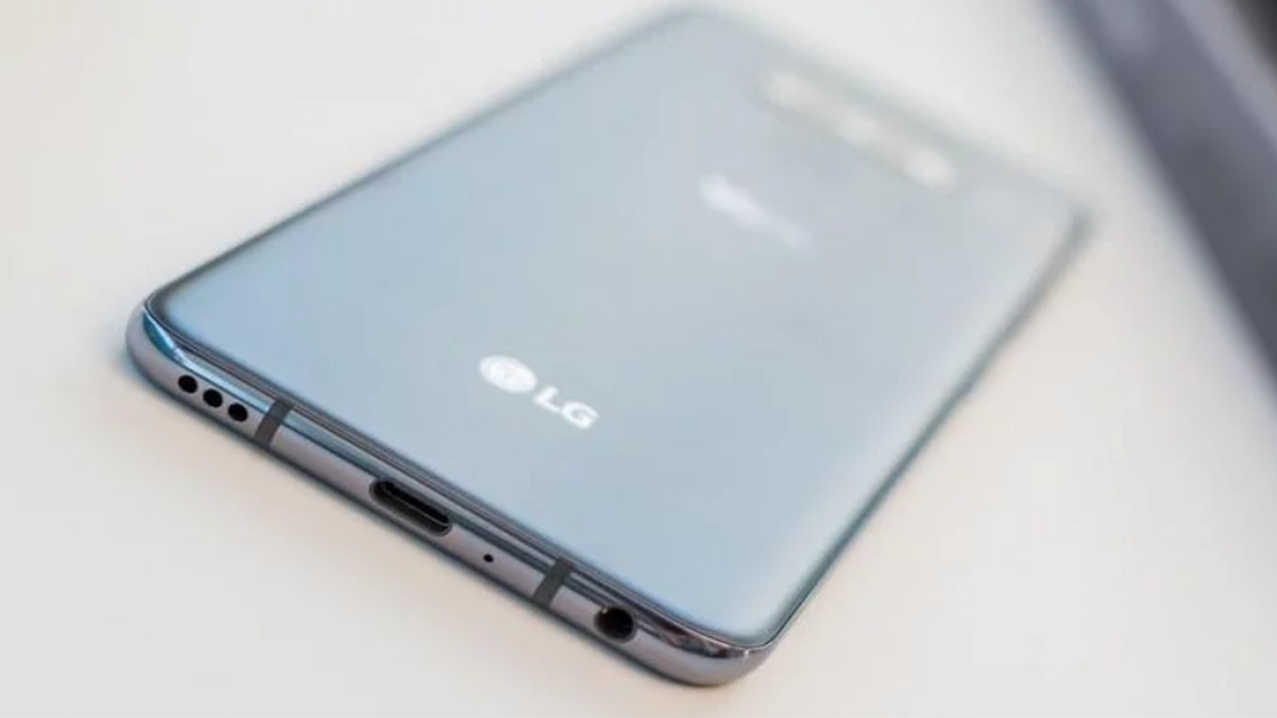 LG V60 ThinQ на офіційному рендері: виріз- «крапелька» та натяк на дату анонсу