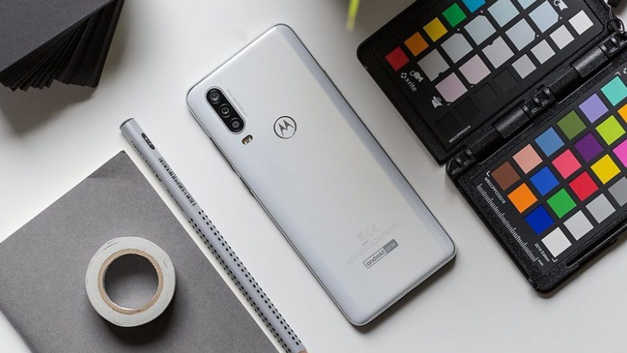Motorola One Action: кінематографічний екран та потрійна екшн-камера за €260