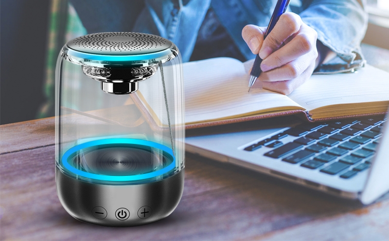 Бездротова світломузична колонка NBY C7 з прозорим корпусом та Bluetooth 5.0 за $12