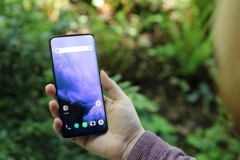 OPPO покажет на следующей неделе смартфон с подэкранной камерой