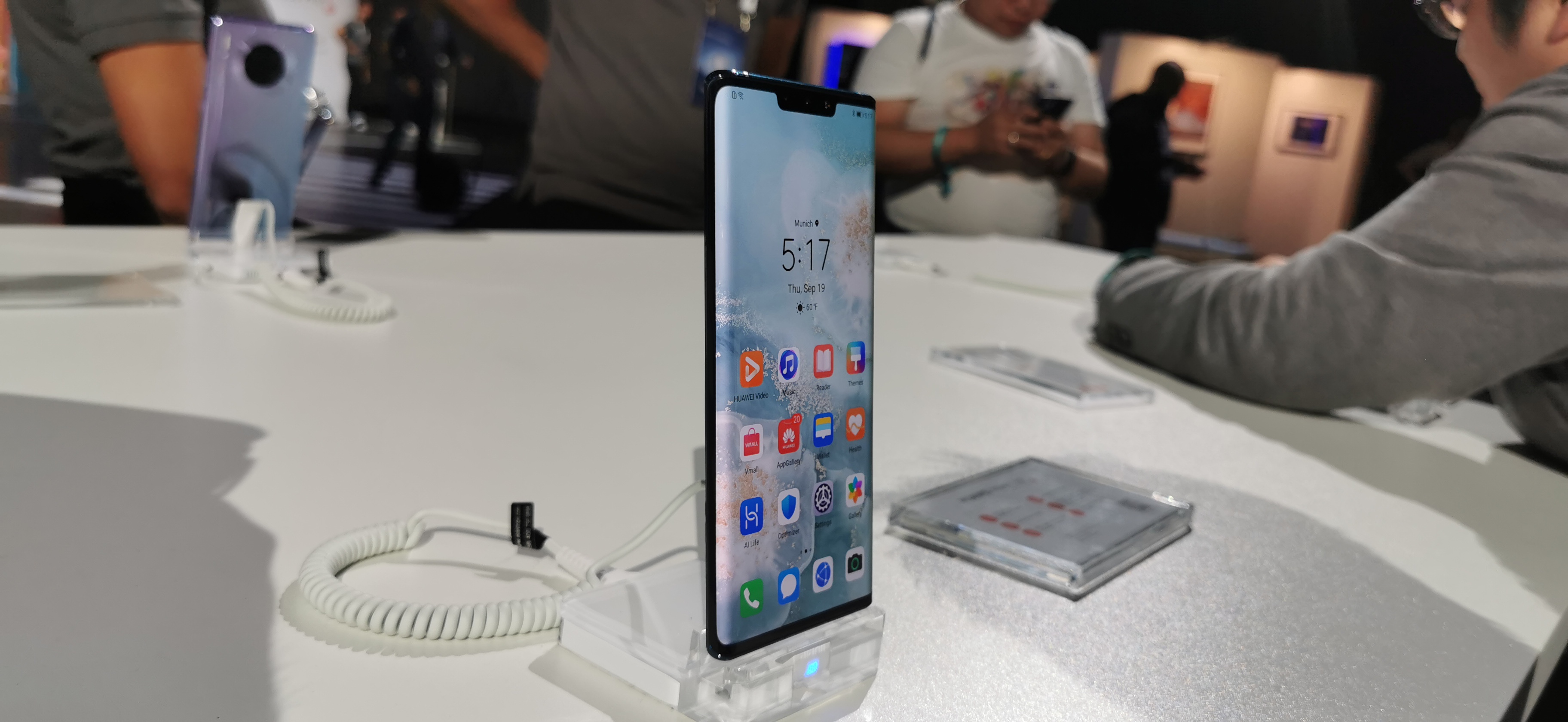 Huawei Mate 30 Pro нарешті вийшов у Європі: без сервісів Google та з цінником €1099