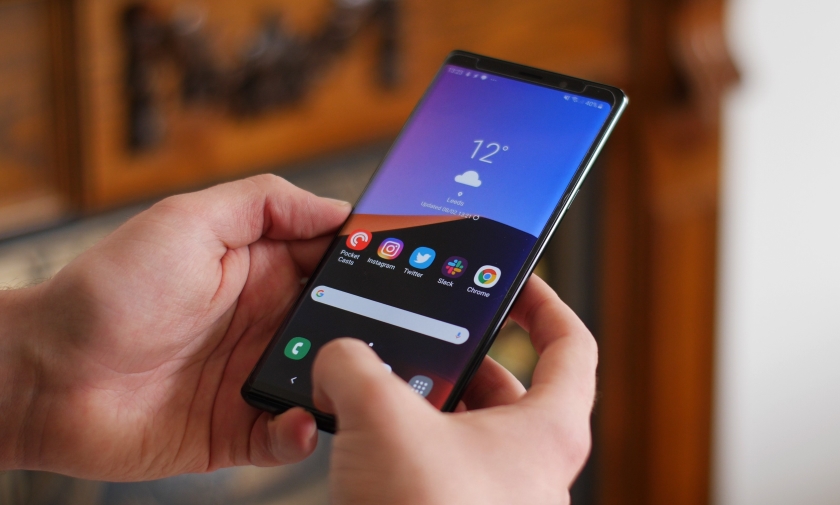 Galaxy Note 9 отримав наступне оновлення системи: поліпшена камера та темний режим за розкладом