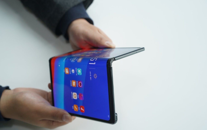 Sony працює над складаним смартфоном Xperia F 5G з екраном 21:18