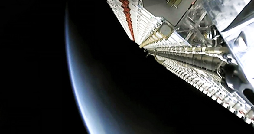 Спутники Starlink могут помешать астрономам, но Илон Маск так не считает