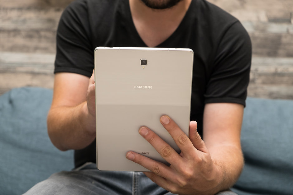 Samsung вже працює над новими Galaxy Fold з величезними дисплеями та новим дизайном
