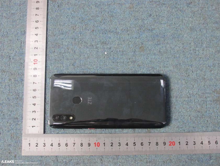 ZTE Blade V10 в FCC: двойная камера, красная кнопка питания и батарея на 3100 мАч