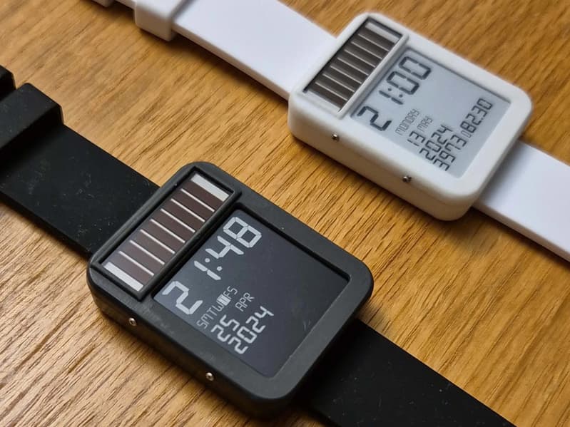 Часы LightInk с солнечной панелью и E Ink дисплеем