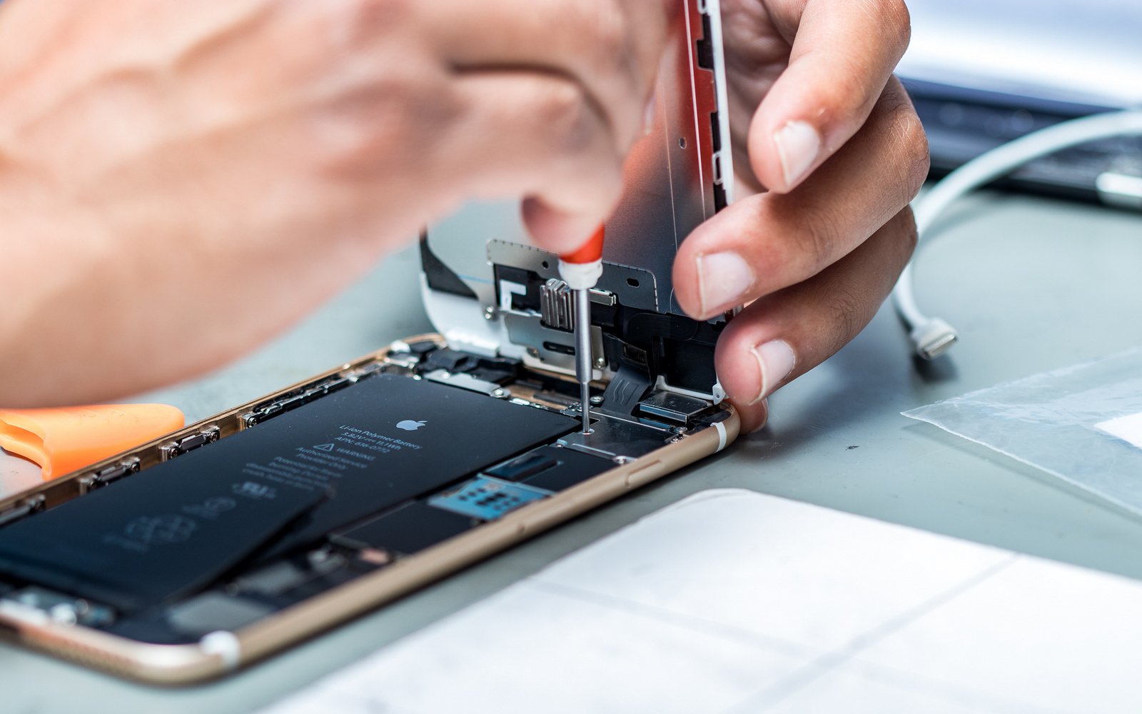 Apple найняла колишнього керівника Samsung та LG. Він буде працювати над виробництвом акумуляторів