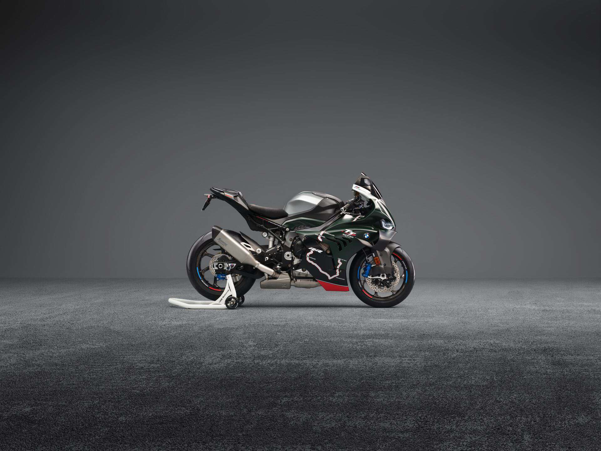 BMW M 1000 RR TT-Edition вид спереди