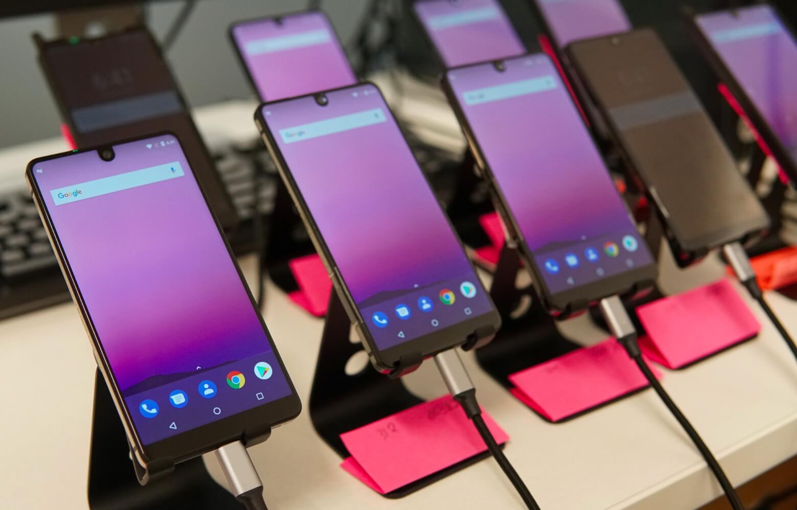 Huawei спростовує інформацію про скорочення виробництва смартфонів