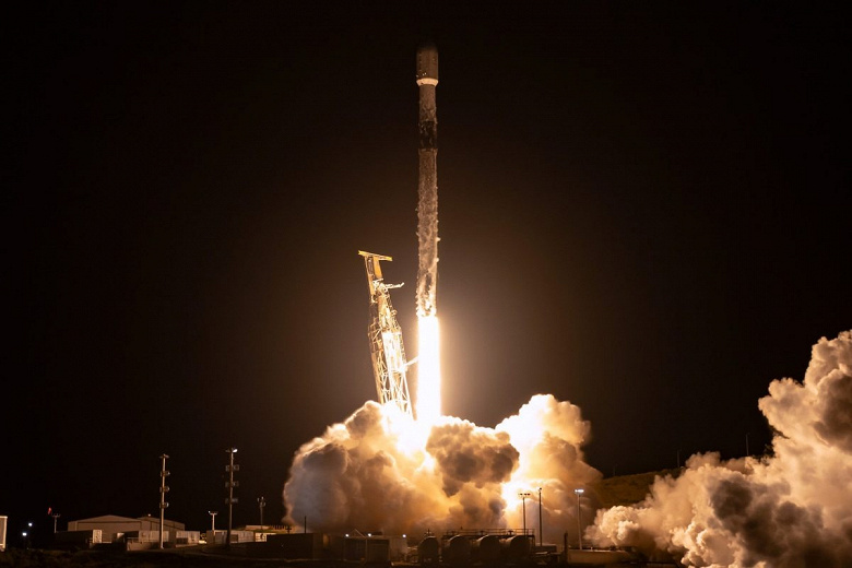 Ракета SpaceX на стартовой площадке