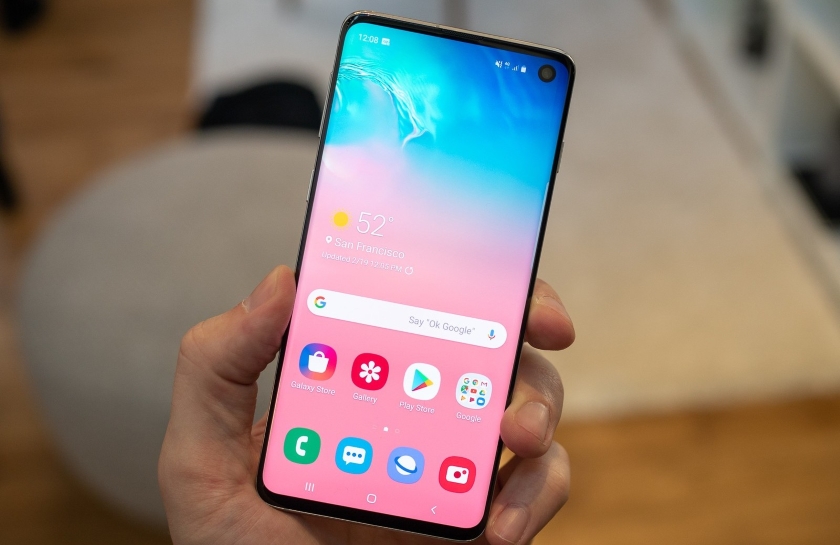 Вышло новое обновление ПО для Galaxy S10: исправили проблему с зависанием устройства