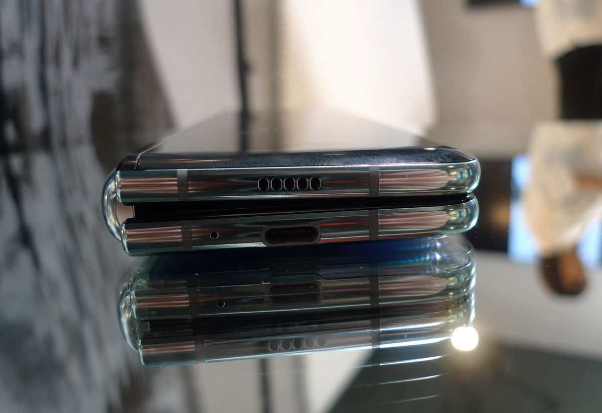 Фахівці iFixit розібрали Galaxy Fold, з'ясували його недолік... та видалили звіт про розбирання