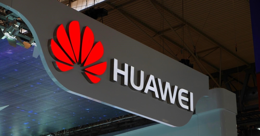 В сети появились рендеры гибрида фитнес-трекера и гарнитуры Huawei TalkBand B5