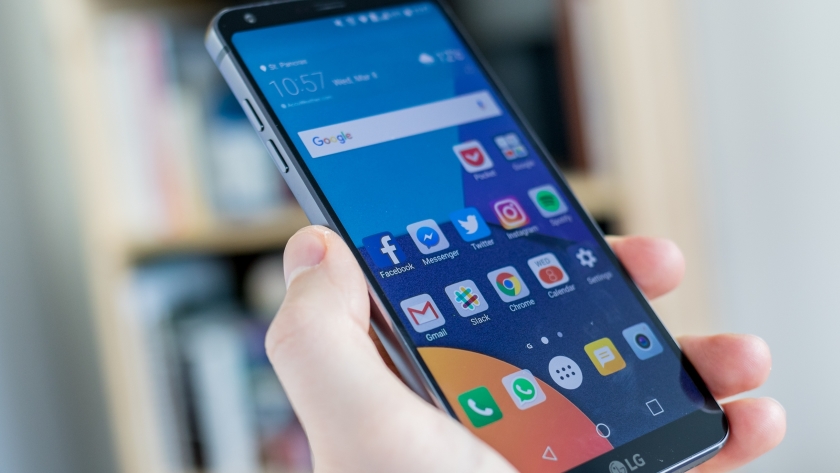 Середнячок LG Q9 показался на «живой» фотографии