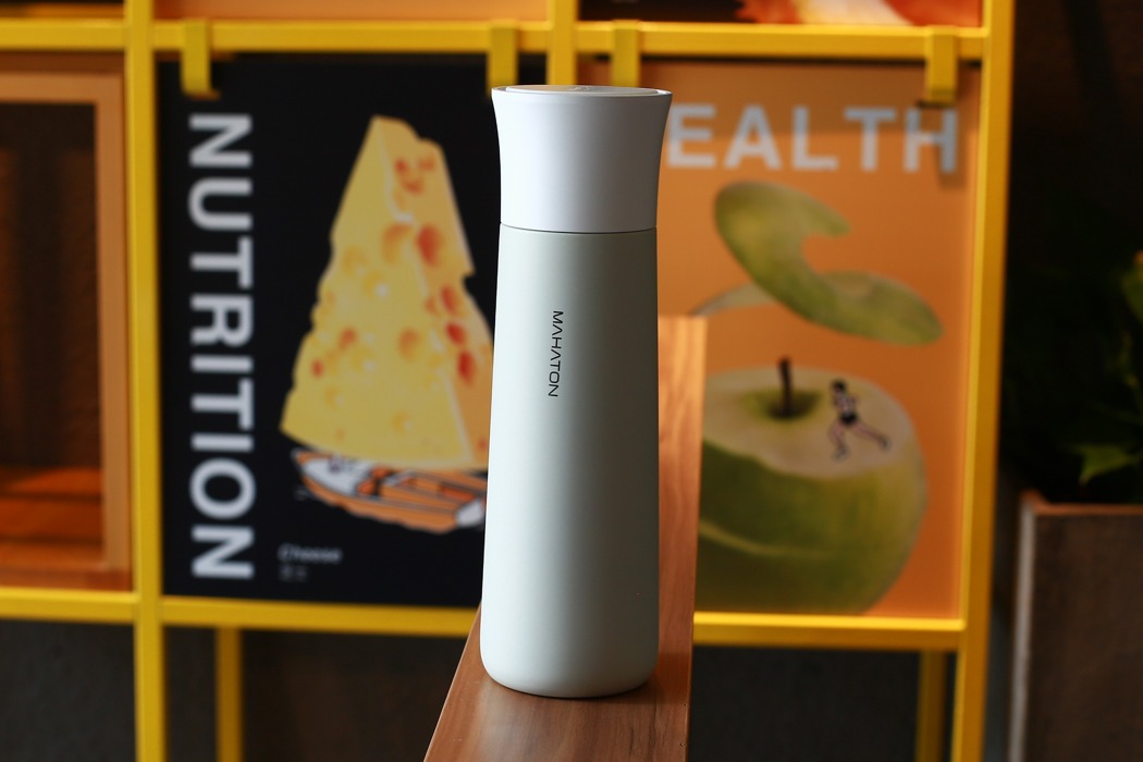 Mahaton Bottle: пляшка, що знезаражуює воду ультрафіолетом