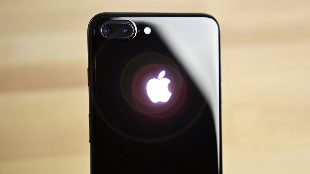 Яблуко в нових смартфонах Apple буде світиться