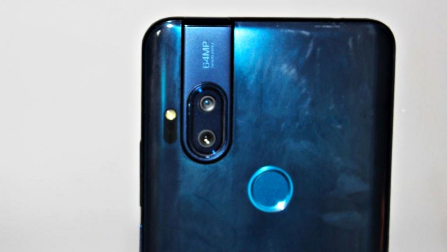 Смартфон Motorola One Hyper з висувною камерою пройшов сертифікацію NBTC