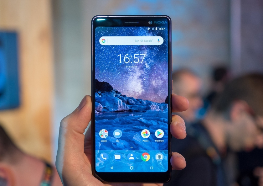 Nokia 7 Plus будет продаваться в комплекте с Google Home Mini