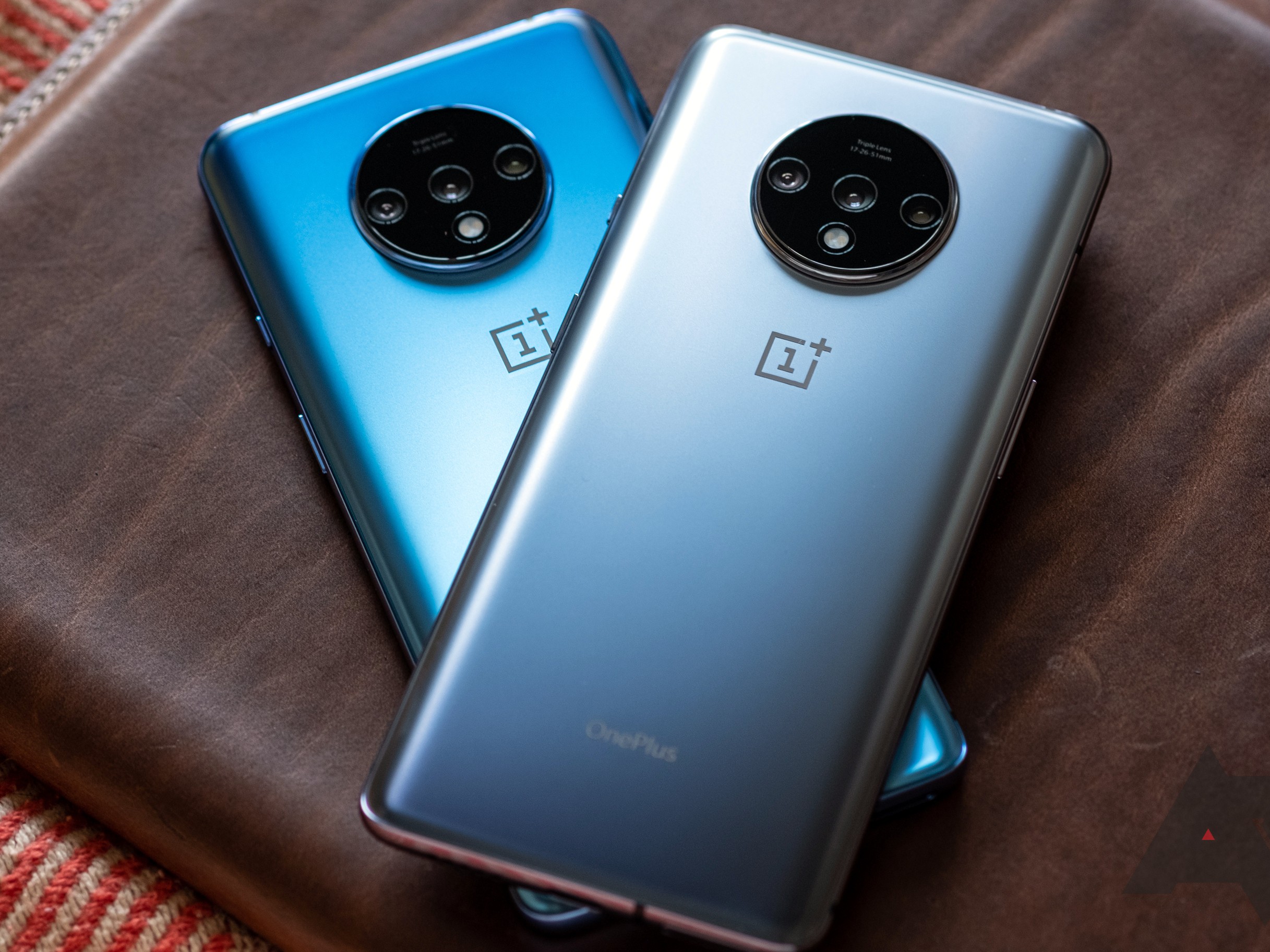 OnePlus 7T отримав оновлення Oxygen OS, а у OnePlus 7T Prо проблеми з екраном