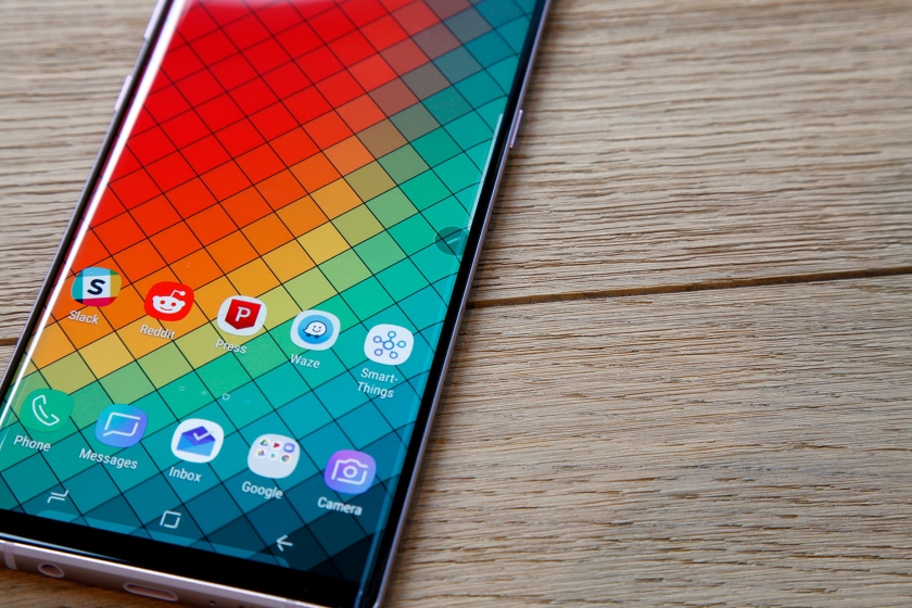 Слух: дисплей Galaxy S10+ будет занимать 93.4% площади всей передней панели смартфона