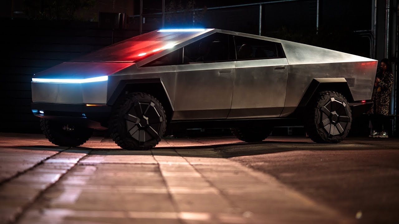 Tesla Cybertruck вже замовили міністр юстиції Норвегії, поліція Дубая та екс-мер з Чернівецької області