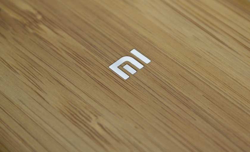 В сети появилось первое официальное изображение безрамочного смартфона Xiaomi Mi Mix 3
